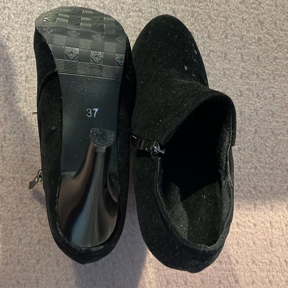 Black ankle boots - Picture 2 of 2